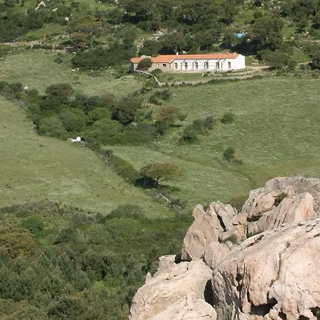 Agriturismo Stazzo La Cerra Фермерский дом *