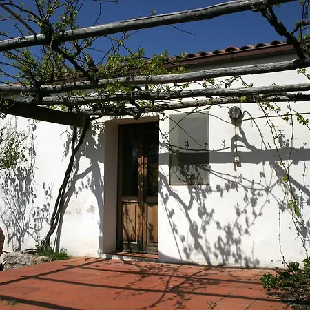 Agriturismo Stazzo La Cerra Фермерский дом *
