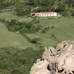 Agriturismo Stazzo La Cerra Κατάλυμα σε φάρμα *