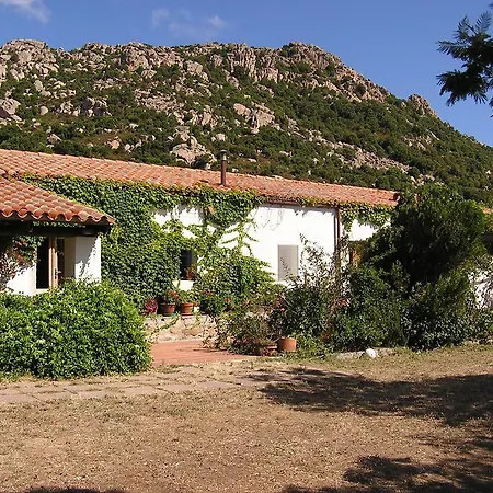Agriturismo Stazzo La Cerra Κατάλυμα σε φάρμα Aggius