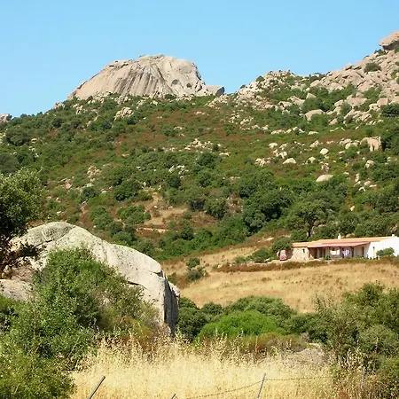 Agriturismo Stazzo La Cerra Κατάλυμα σε φάρμα *