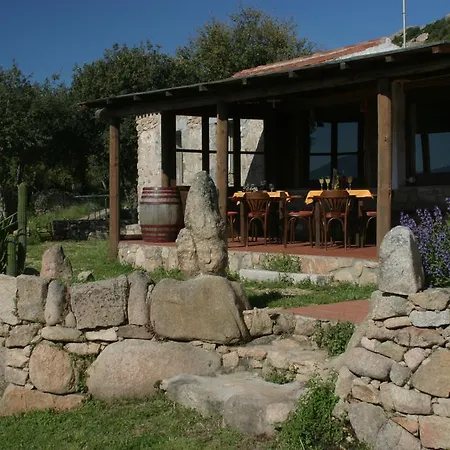 Agriturismo Stazzo La Cerra Κατάλυμα σε φάρμα Aggius